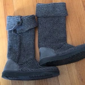 Gray sweater UGG boots